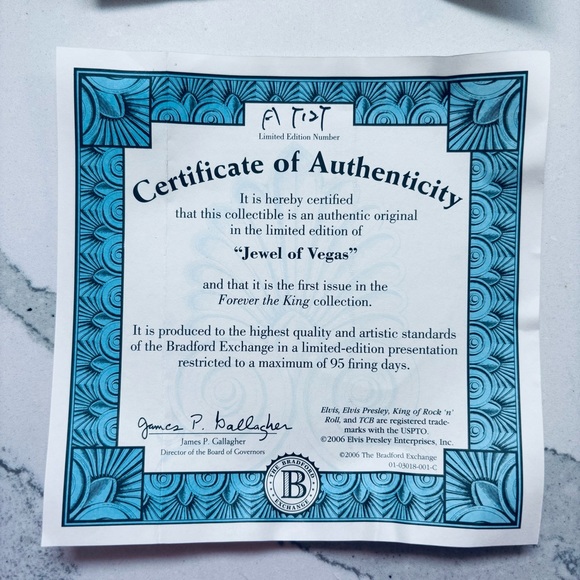 Elvis Bundle: Pez Tin, Jewel of Vegas Plate, 2 Ornaments, Tin - Picture 8 of 11